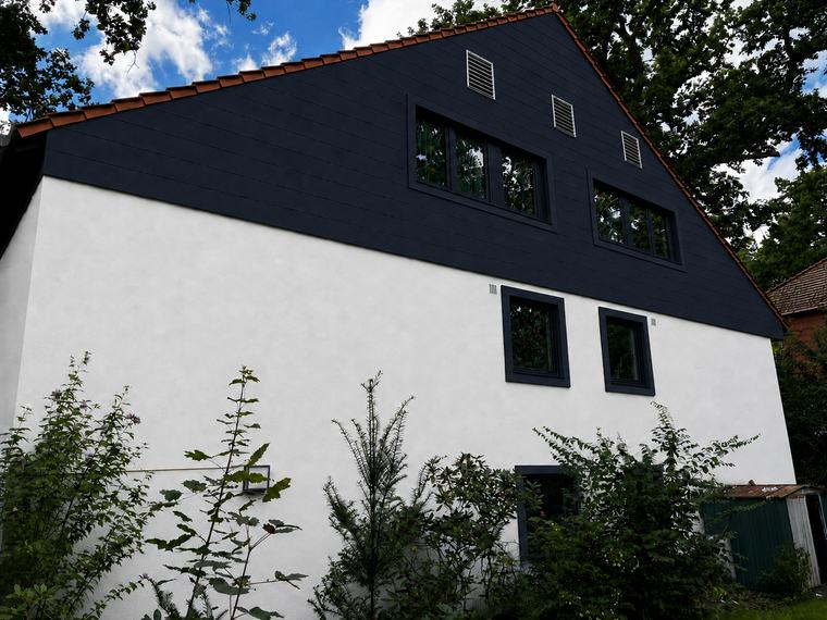 Neue Fassade und ausgebautes Dachgeschoss